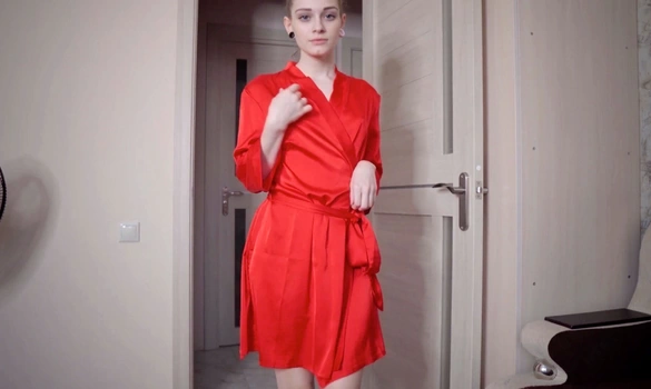 Зашел в гости к молодой соседке и трахнул её после душа