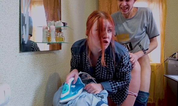 Отодрал женушку за то, что хреново погладила ему рубашку